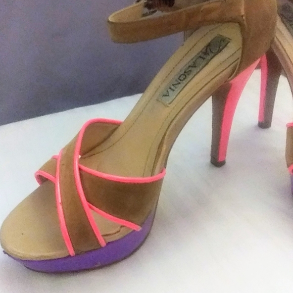 Heels - Picture 5 of 9